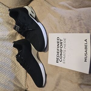 Musabela Black And White Sneakers